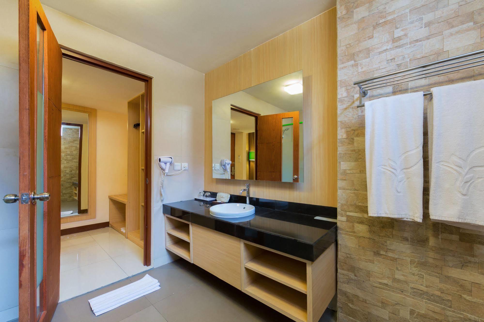 Vihan Suites Bali Kuta  Exterior photo